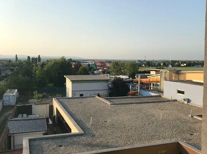 Sun Lakes Pri Aquaparku 아파트 세네츠